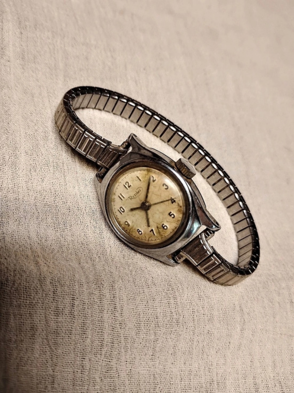 Vintage RYTIME Analog Watch in Silver & Gold